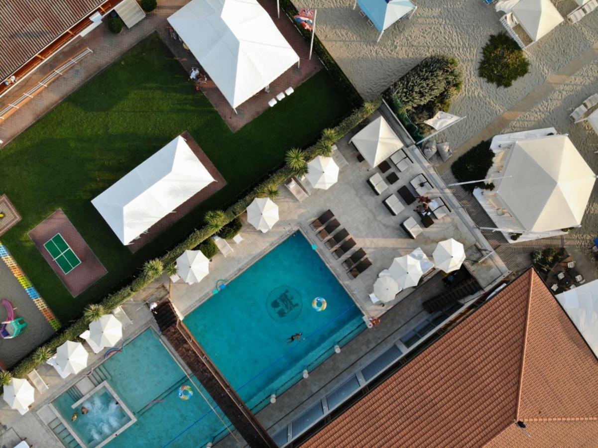 Teresita Wellness Club Apartment Виареджо Екстериор снимка
